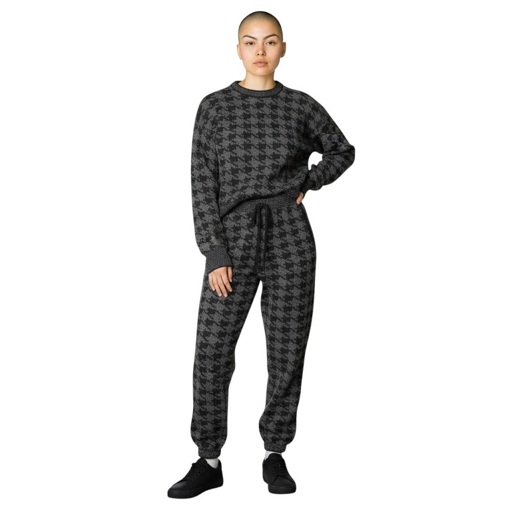 SKIMS Black and Gray Houndstooth Joggers
